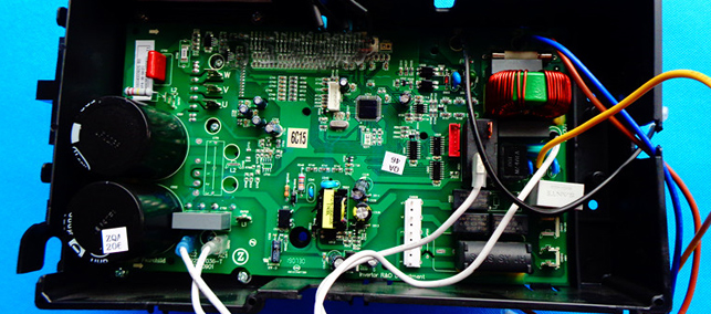 控制器進(jìn)線(xiàn)是三根，出線(xiàn)雜亂多，只要分清很簡(jiǎn)單